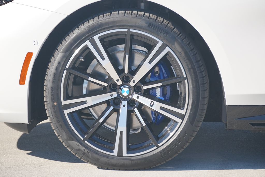 Thumbnail: 2026 BMW 5 Series - 5