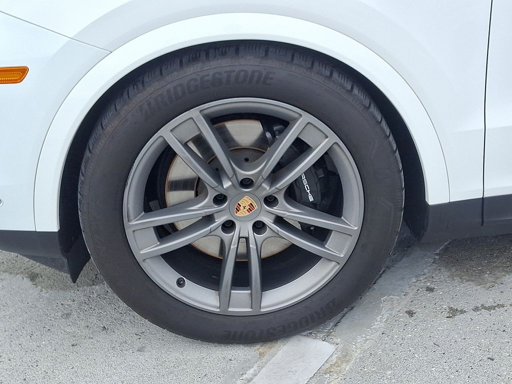 Thumbnail: 2025 Porsche  - 10