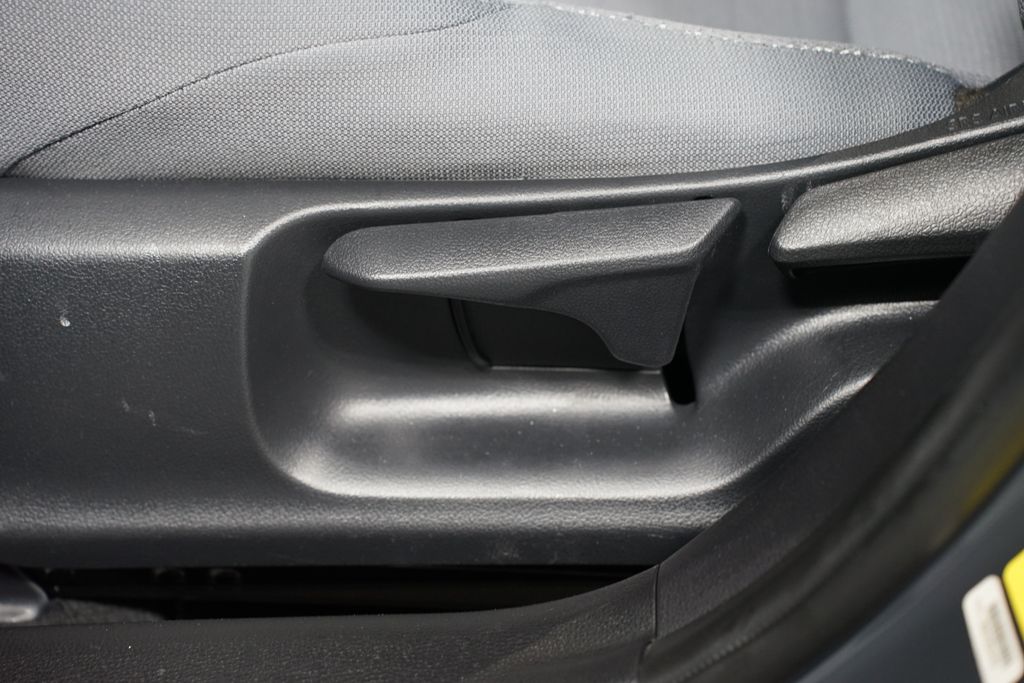 Thumbnail: 2025 Toyota Corolla - 32