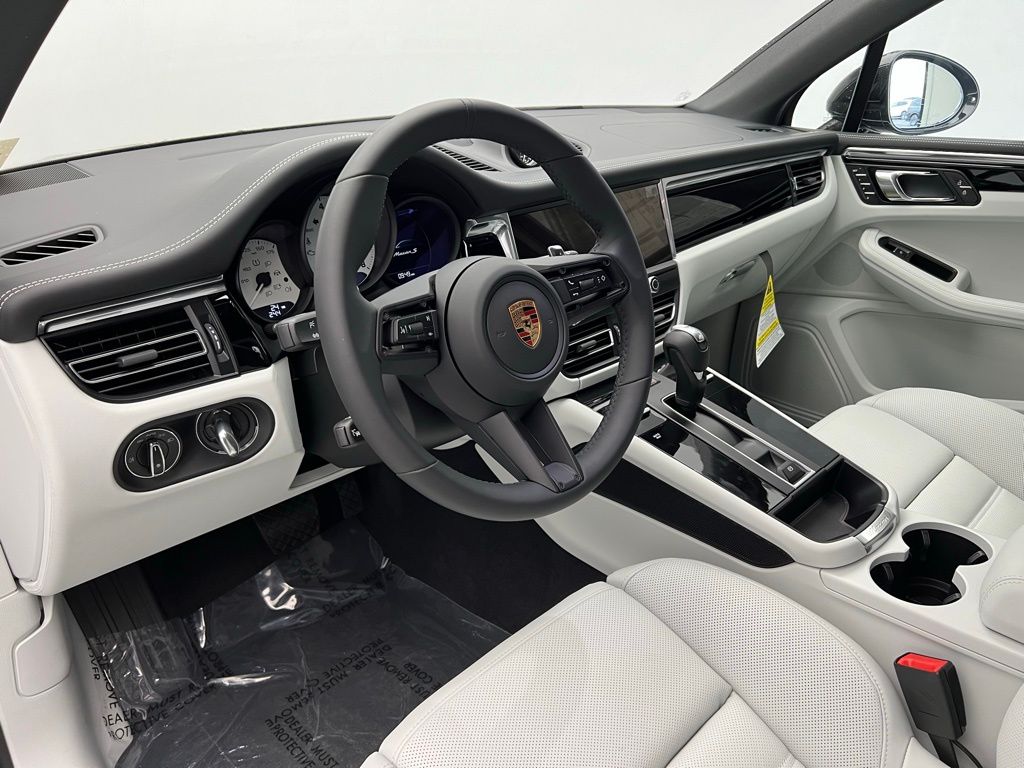 Thumbnail: 2025 Porsche Macan - 4