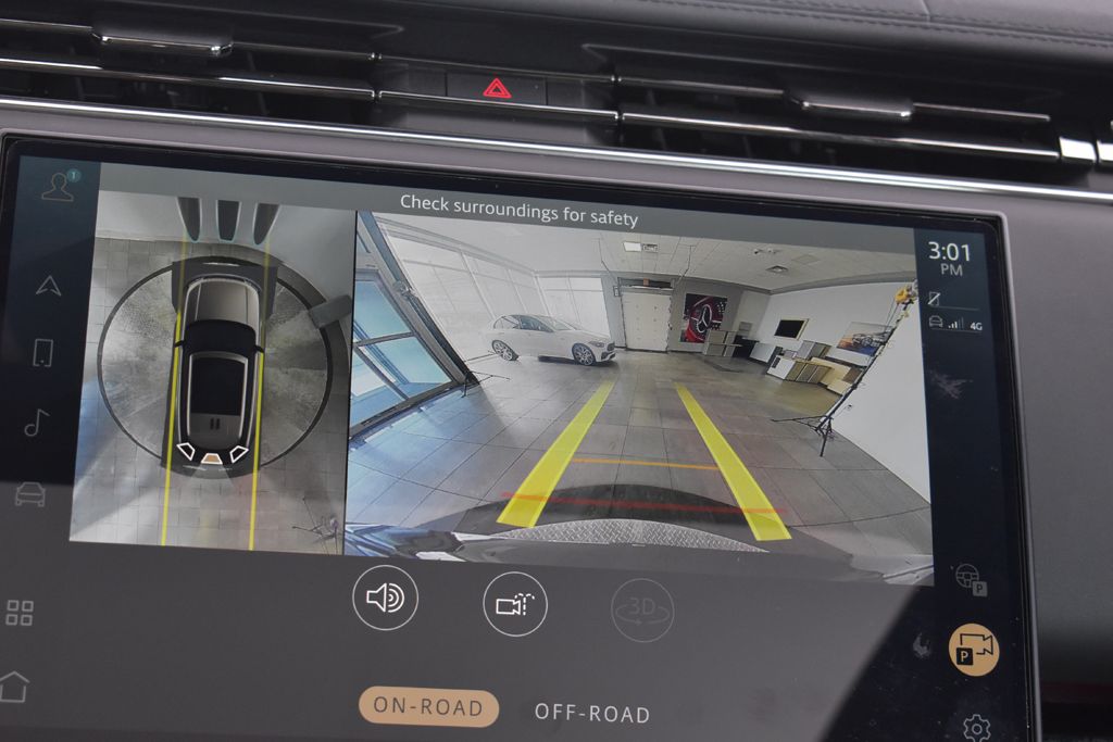 Thumbnail: 2023 Land Rover Range Rover - 21