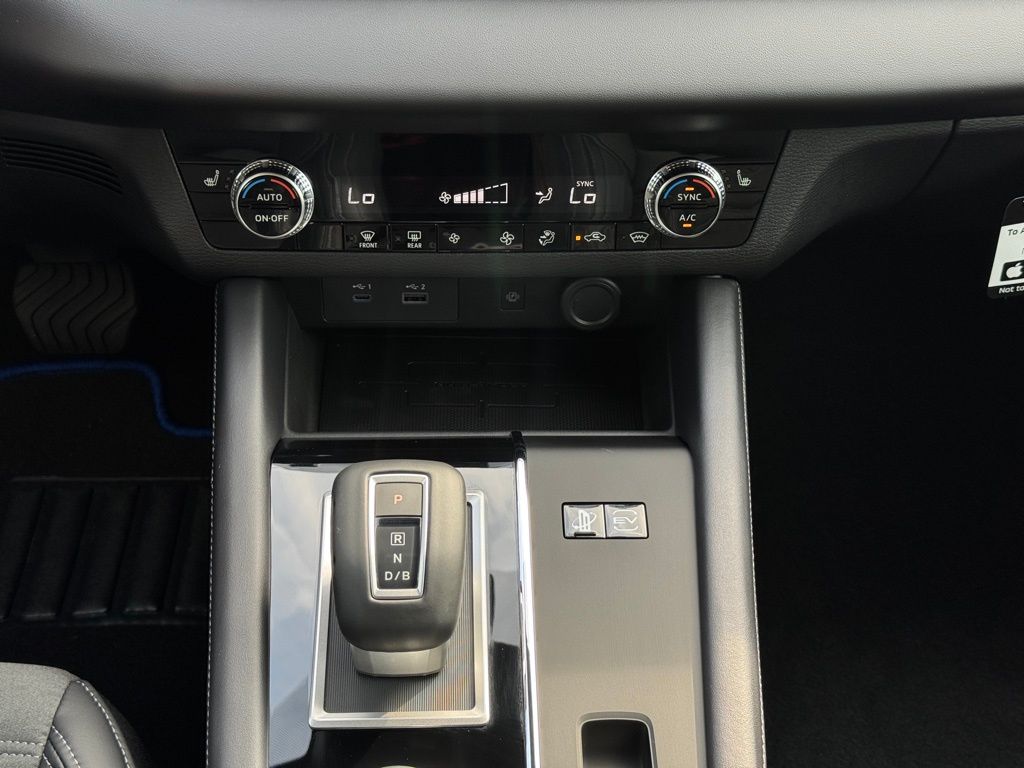 2025 Mitsubishi Outlander PHEV SE photo 15