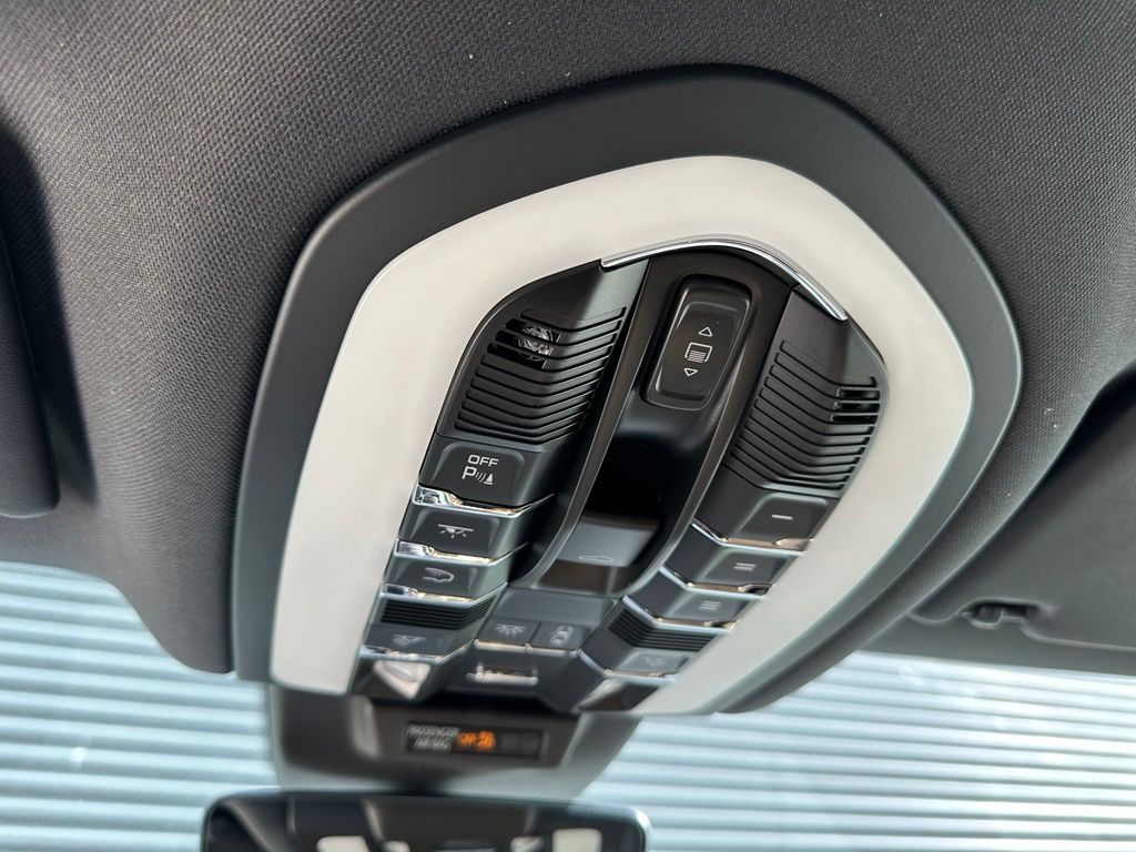 Thumbnail: 2026 Porsche Macan - 31