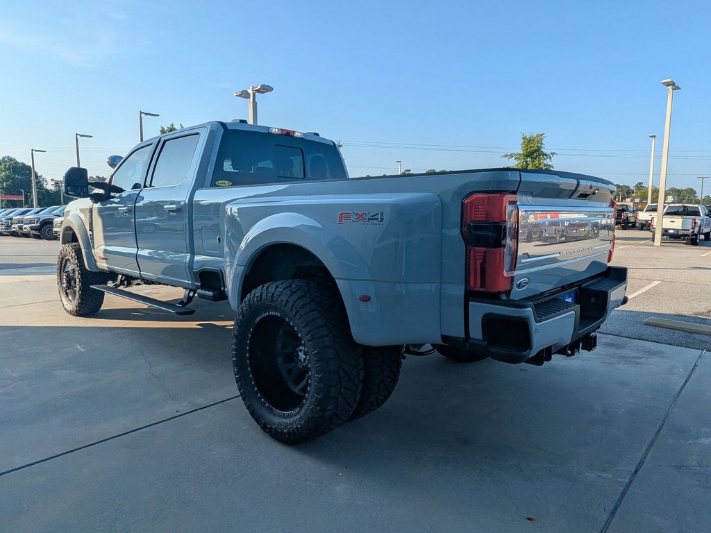2025 Ford F-450 Super Duty Platinum