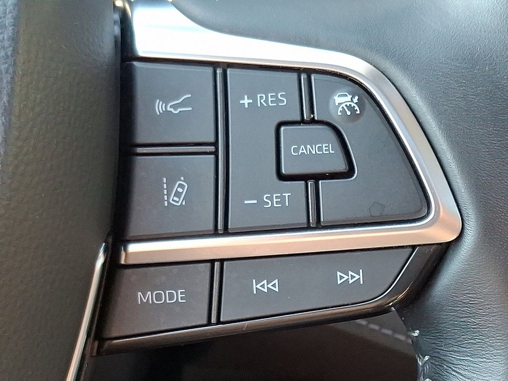 Thumbnail: 2021 Toyota Highlander - 22