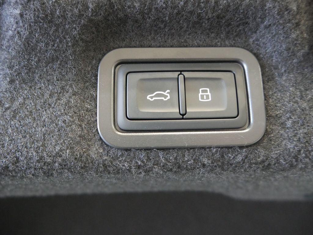 Thumbnail: 2026 Audi A6 - 21