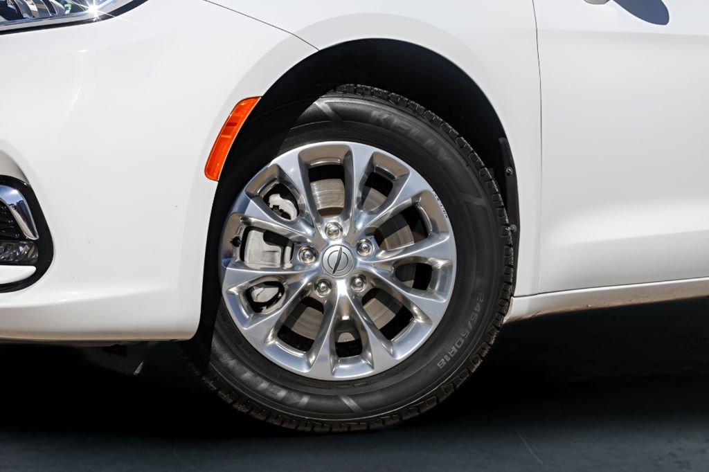 Used Car 2022 Chrysler Pacifica  Touring L For Sale Under $30,000 In Austin, Texas