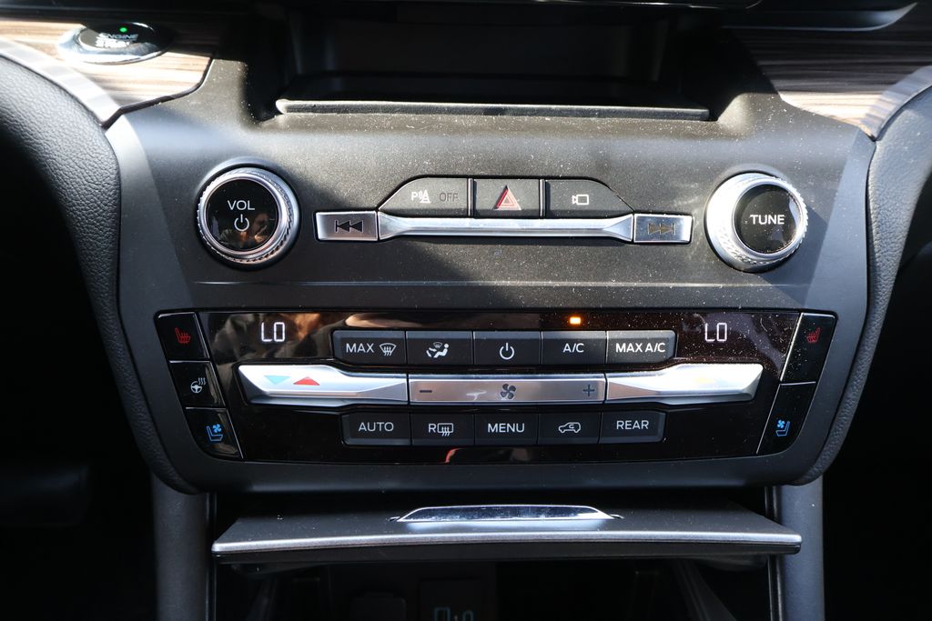 2020 Ford Explorer Limited 27