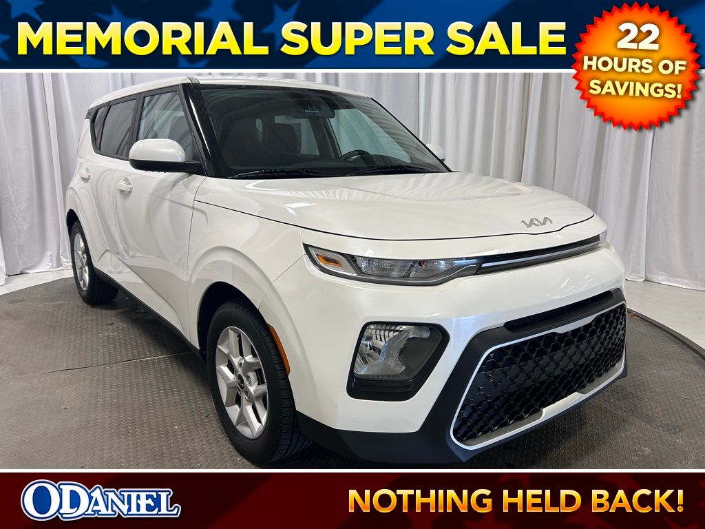 Snow White Pearl 2022 Kia Soul LX FWD SUV / Crossover Front-Wheel Drive Continuously Variable Transmission