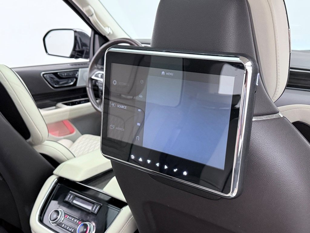 Thumbnail: 2021 Lincoln Navigator - 26