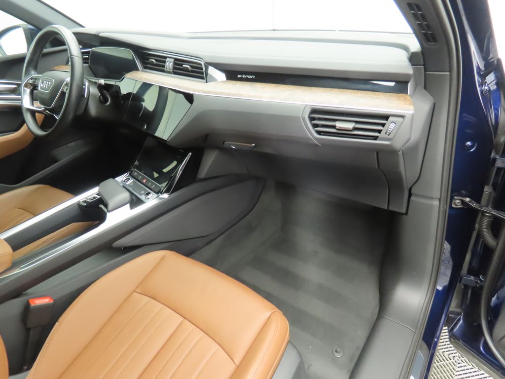 2022 Audi e-tron Premium 18