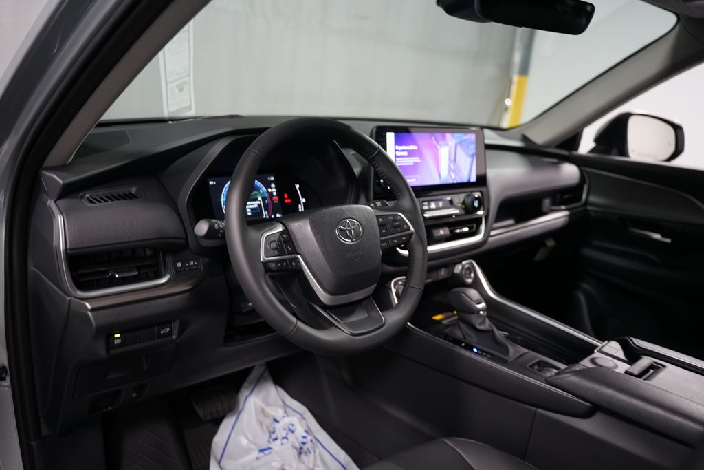 Thumbnail: 2025 Toyota Grand Highlander - 11