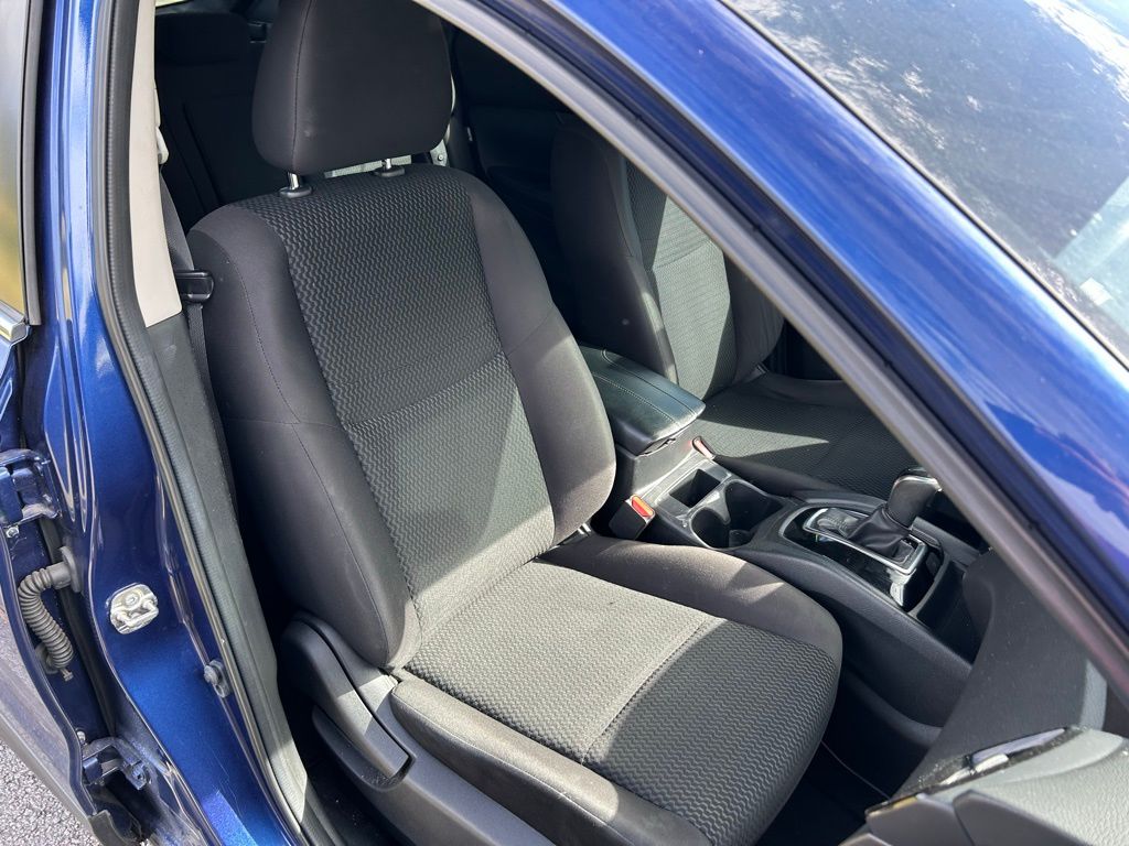 Thumbnail: 2020 Nissan Rogue Sport - 15