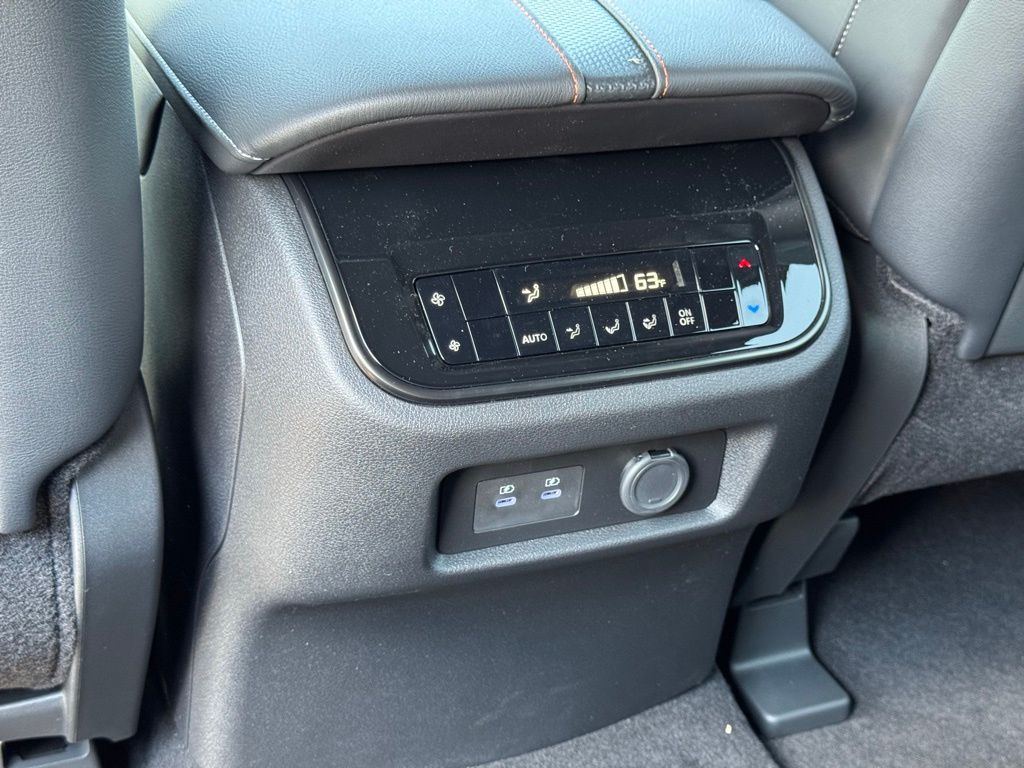 2025 Nissan Armada PRO-4X - Photo 35