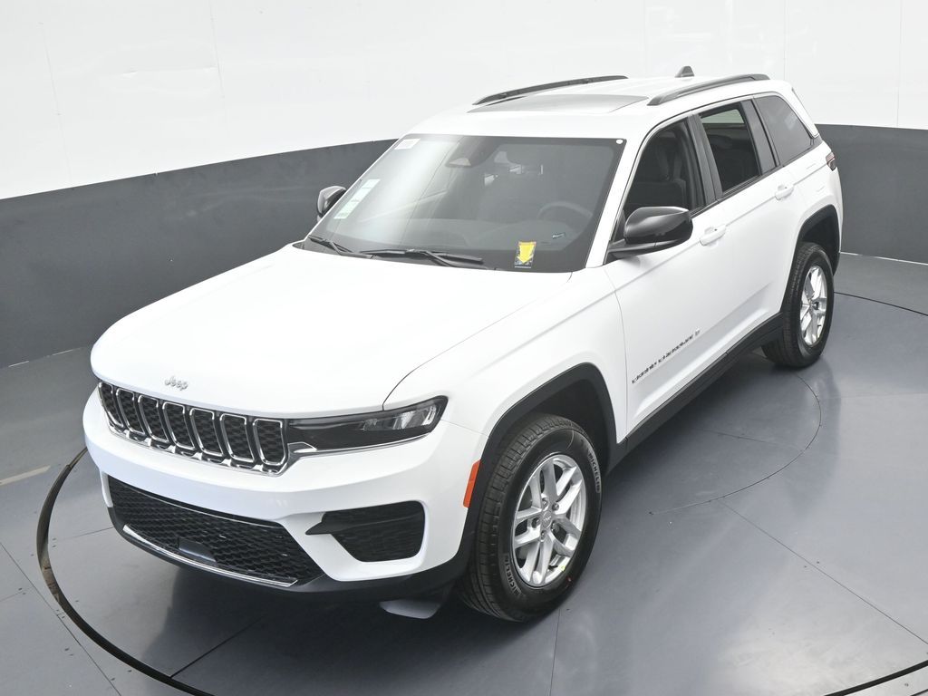 New 2025 Bright White Clearcoat Jeep Laredo image 45