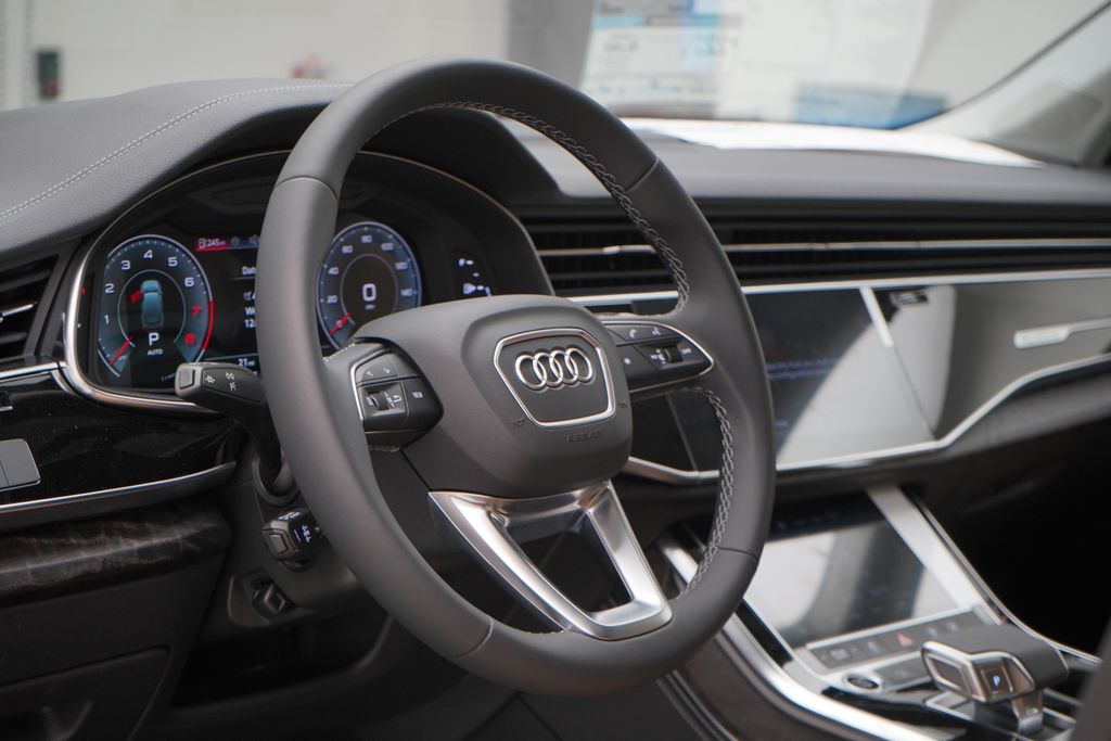 2025 Audi Q7  8