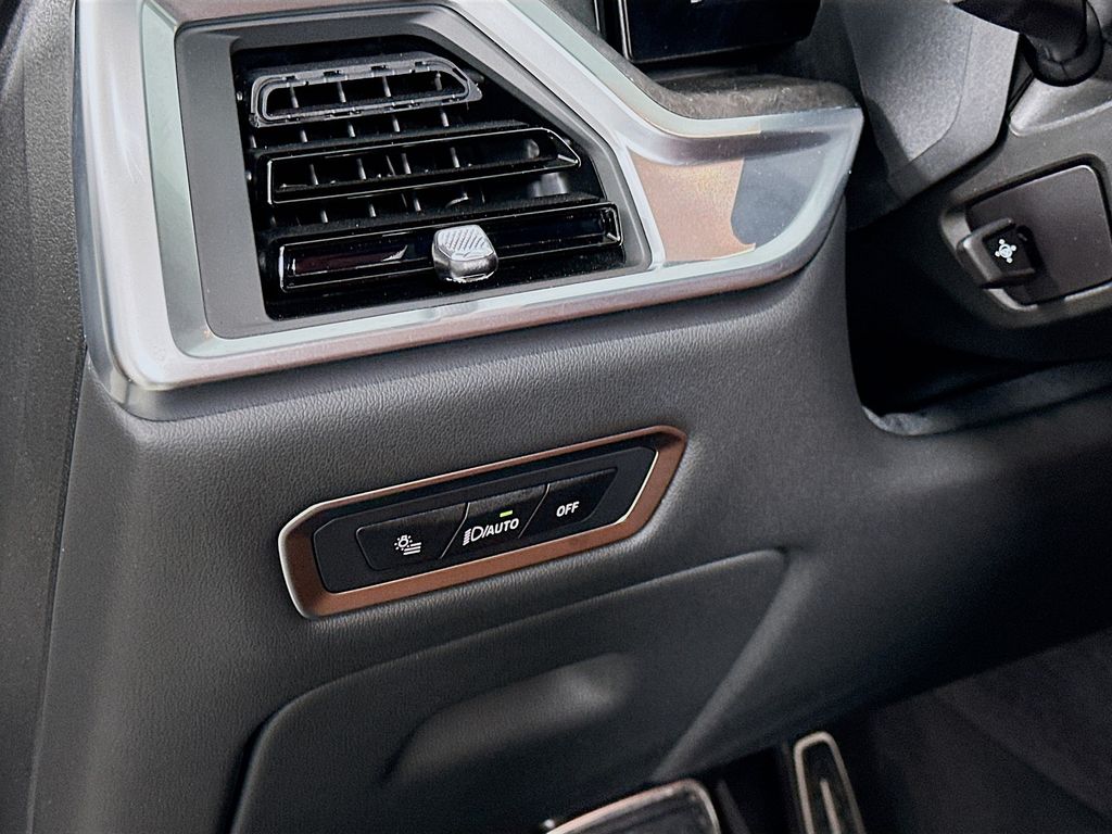 Thumbnail: 2025 BMW X7 - 10