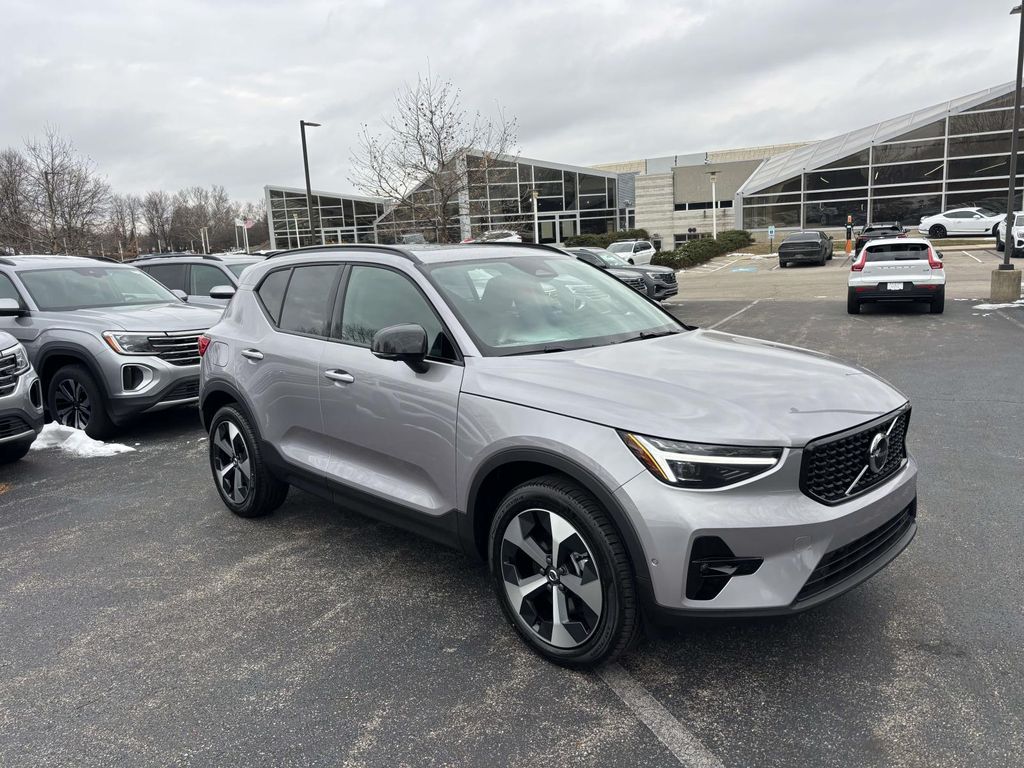 2026 Volvo XC40 B5 Plus AWD
