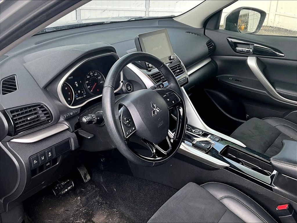 2024 Mitsubishi Eclipse Cross — photo 8