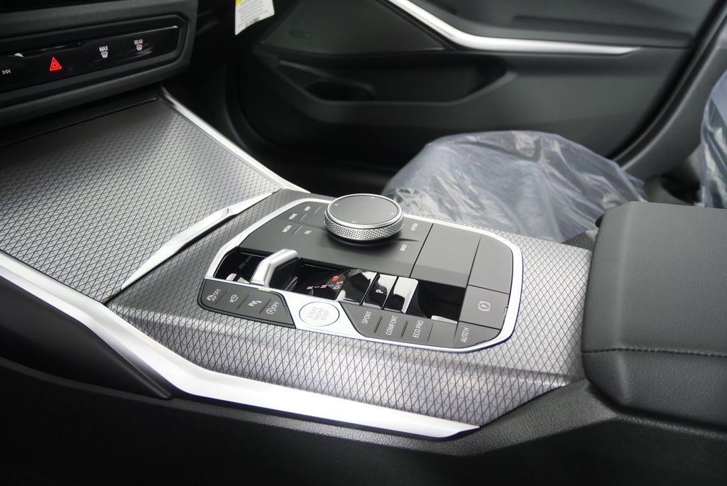 Thumbnail: 2025 BMW 3 Series - 21