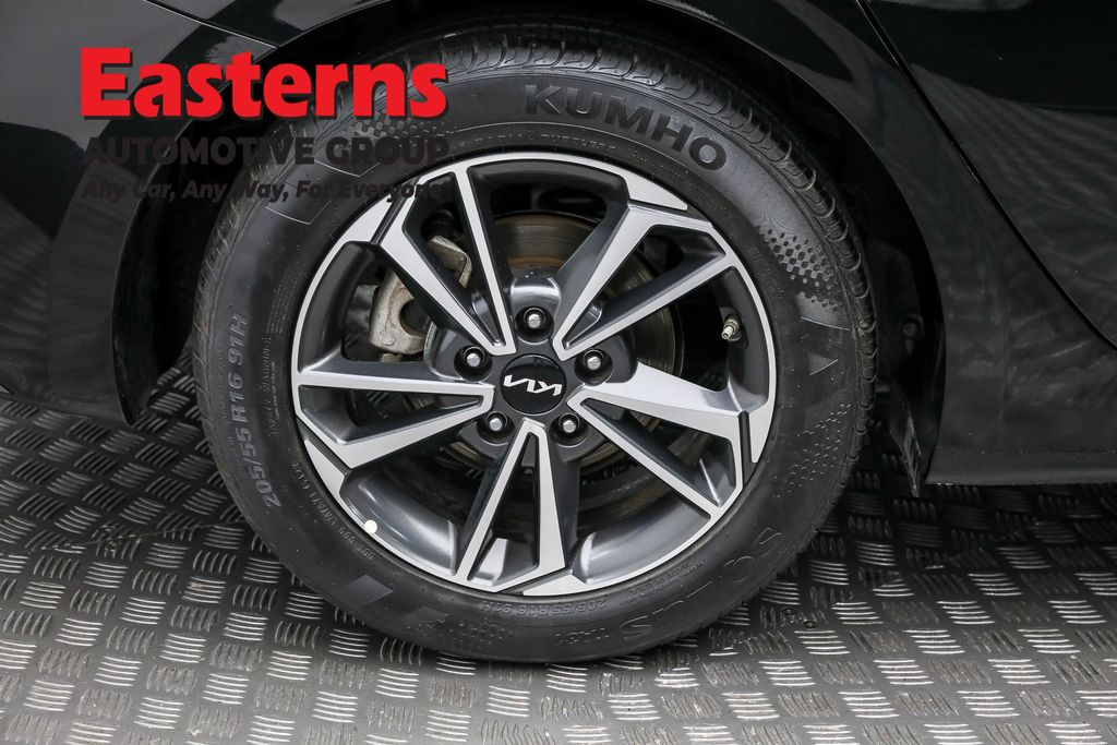 Used 2024 Black Kia LXS image 29