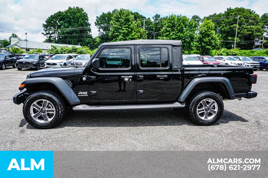 Used 2022 Black Jeep Overland image 7