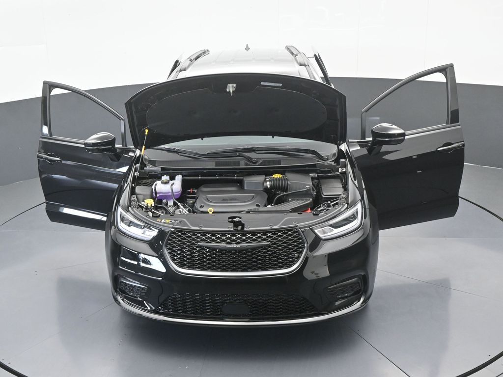 New 2026 Diamond Black Crystal Pearlcoat Chrysler Select image 74