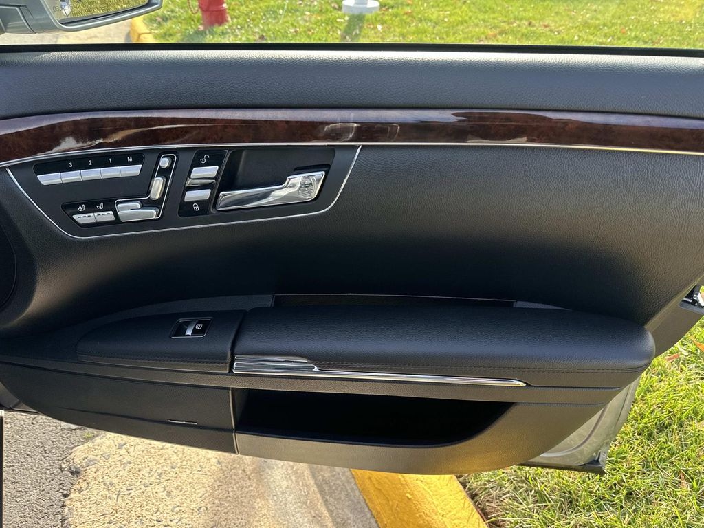 Thumbnail: 2011 Mercedes-Benz S-Class - 19