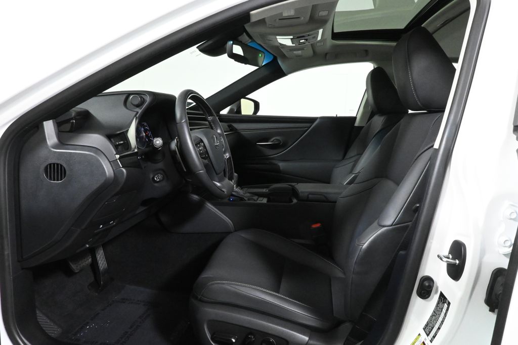 Thumbnail: 2021 Lexus ES - 3