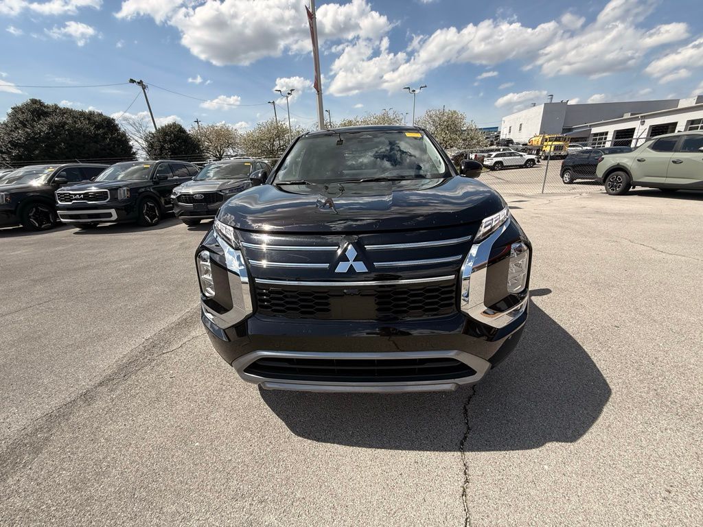 Labrador Black Pearl 2025 Mitsubishi Outlander SE FWD SUV / Crossover Front-Wheel Drive Continuously Variable Transmission