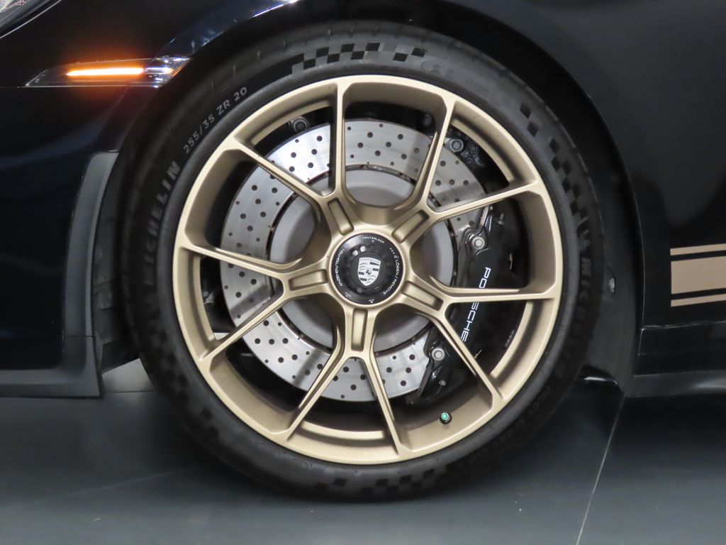 Thumbnail: 2022 Porsche 911 - 9