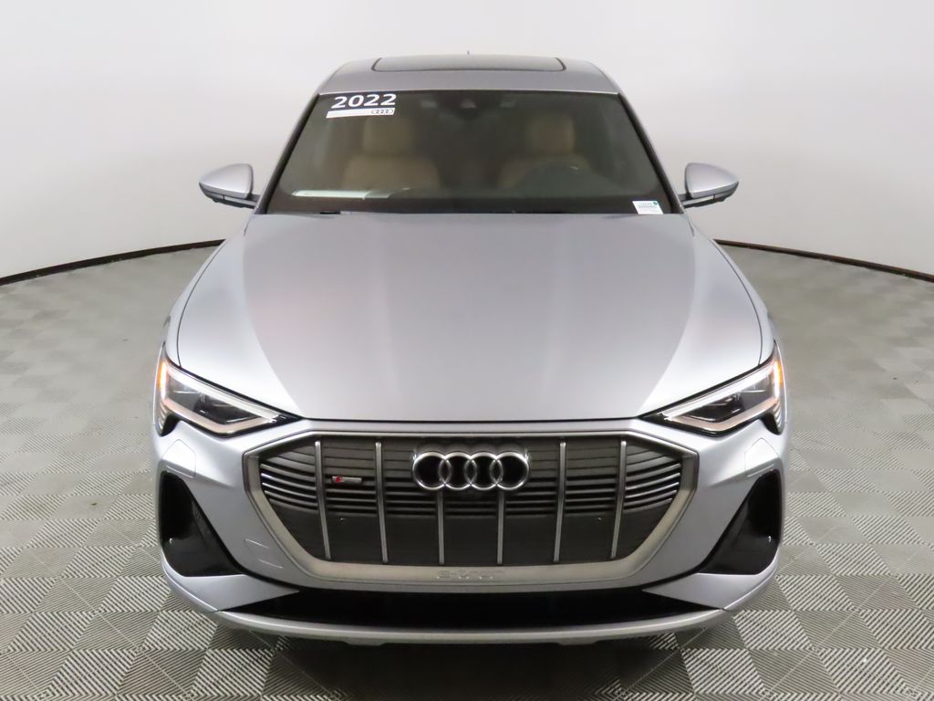 Thumbnail: 2022 Audi e-tron GT - 8