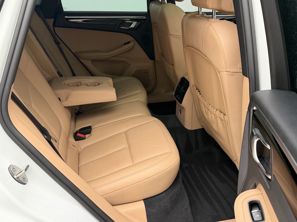 Thumbnail: 2023 Porsche Macan - 22