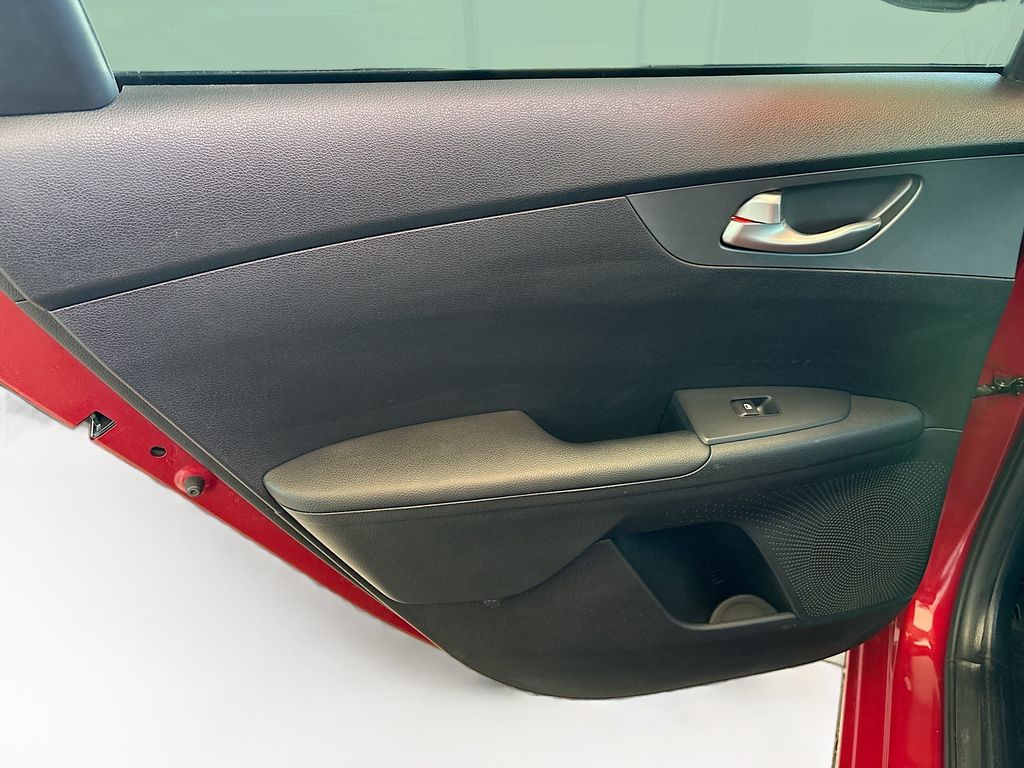Thumbnail: 2021 Kia Forte - 25