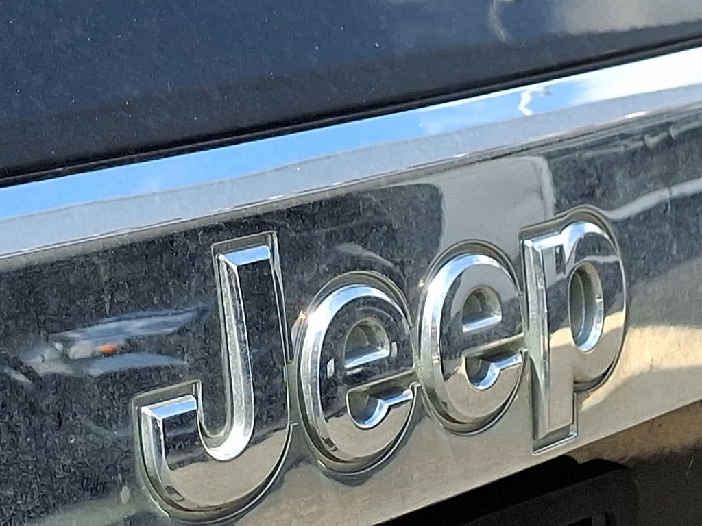 Thumbnail: 2013 Jeep Grand Cherokee - 29