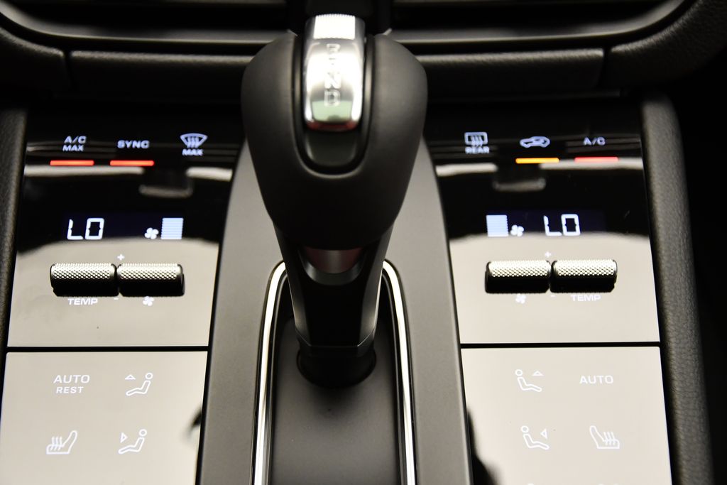 Thumbnail: 2025 Porsche Macan - 28