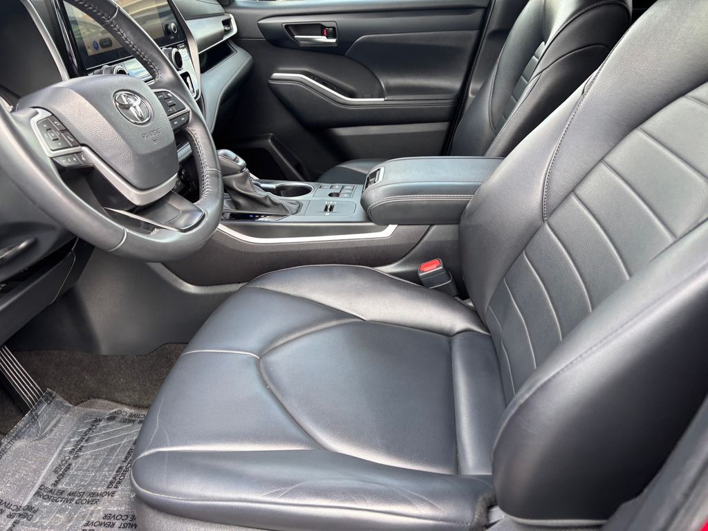 Used Car 2024 Toyota Highlander  Xle For Sale Under $50,000 In Austin, Texas