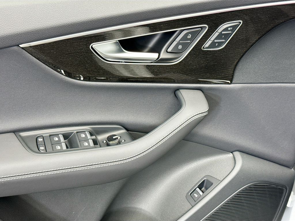 Thumbnail: 2026 Audi Q7 - 24