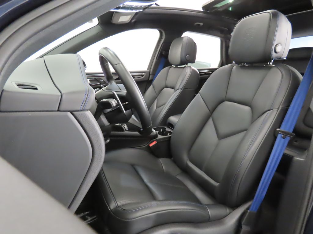 Thumbnail: 2022 Porsche Macan - 5