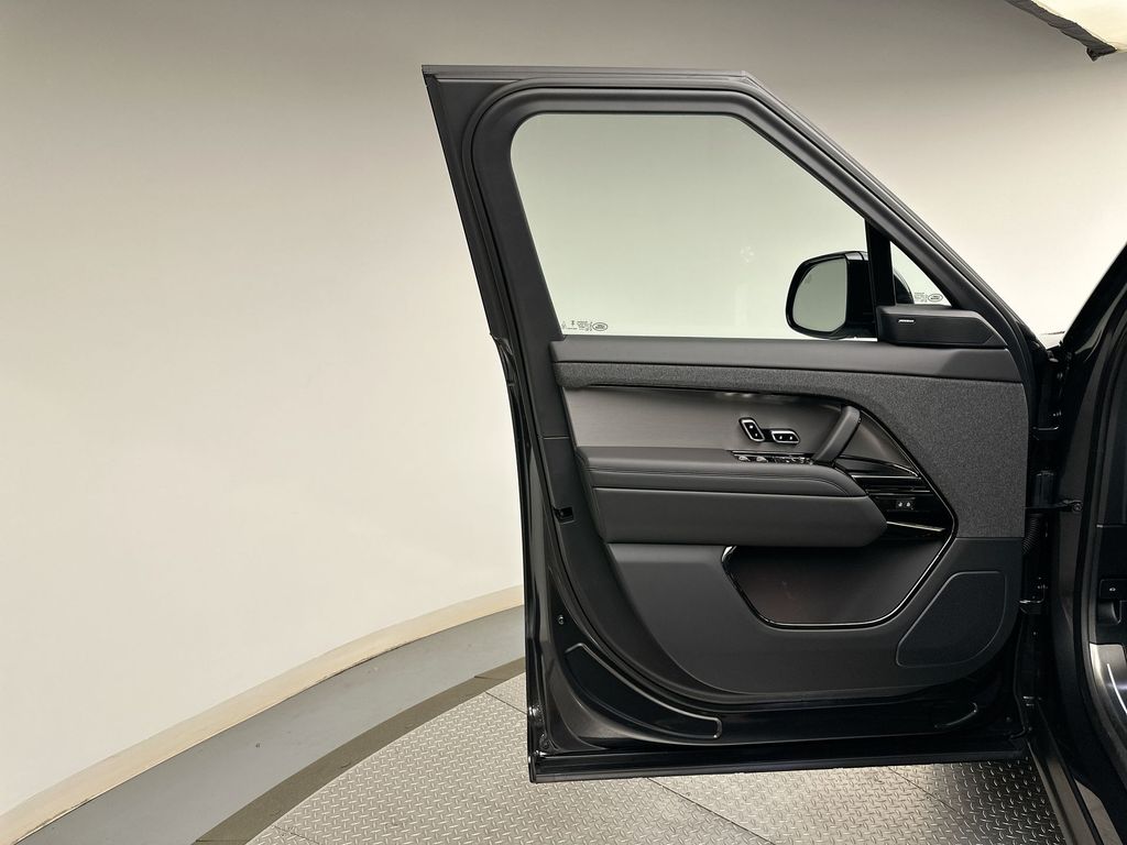 Thumbnail: 2027 Land Rover Range Rover Sport - 9