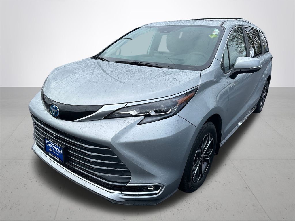 2025 Toyota Sienna Platinum photo 2