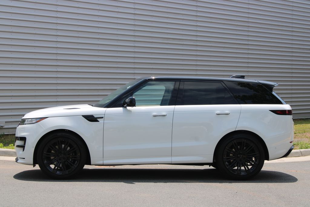 New 2026 White Land Rover Dynamic SE image 2