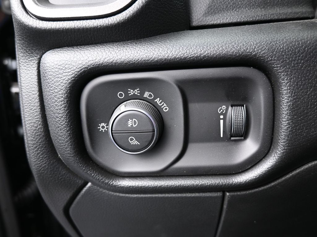 New 2026 Diamond Black Crystal Pearlcoat Ram Tradesman image 27