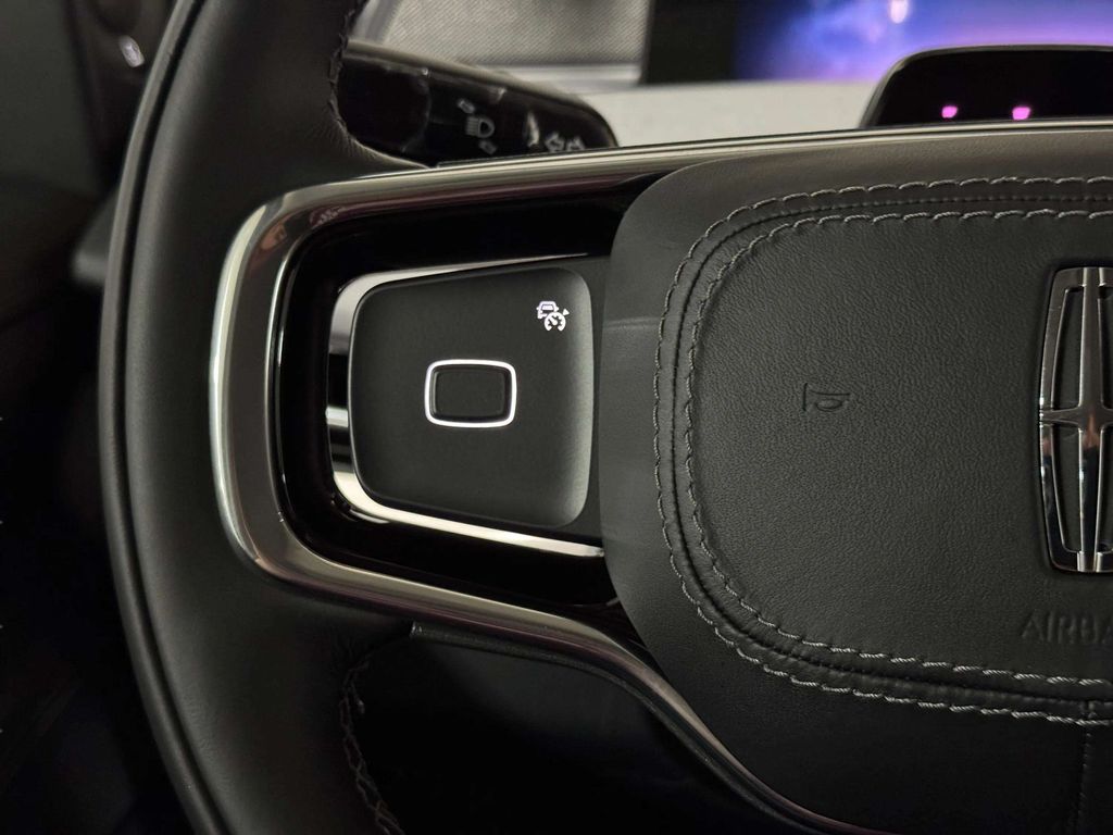 Certified Used 2025 Infinite Black Metallic Clearcoat Lincoln Reserve image 9