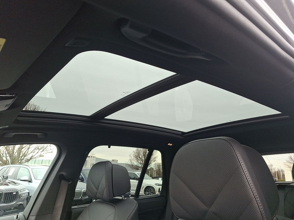 Thumbnail: 2026 BMW X5 - 16