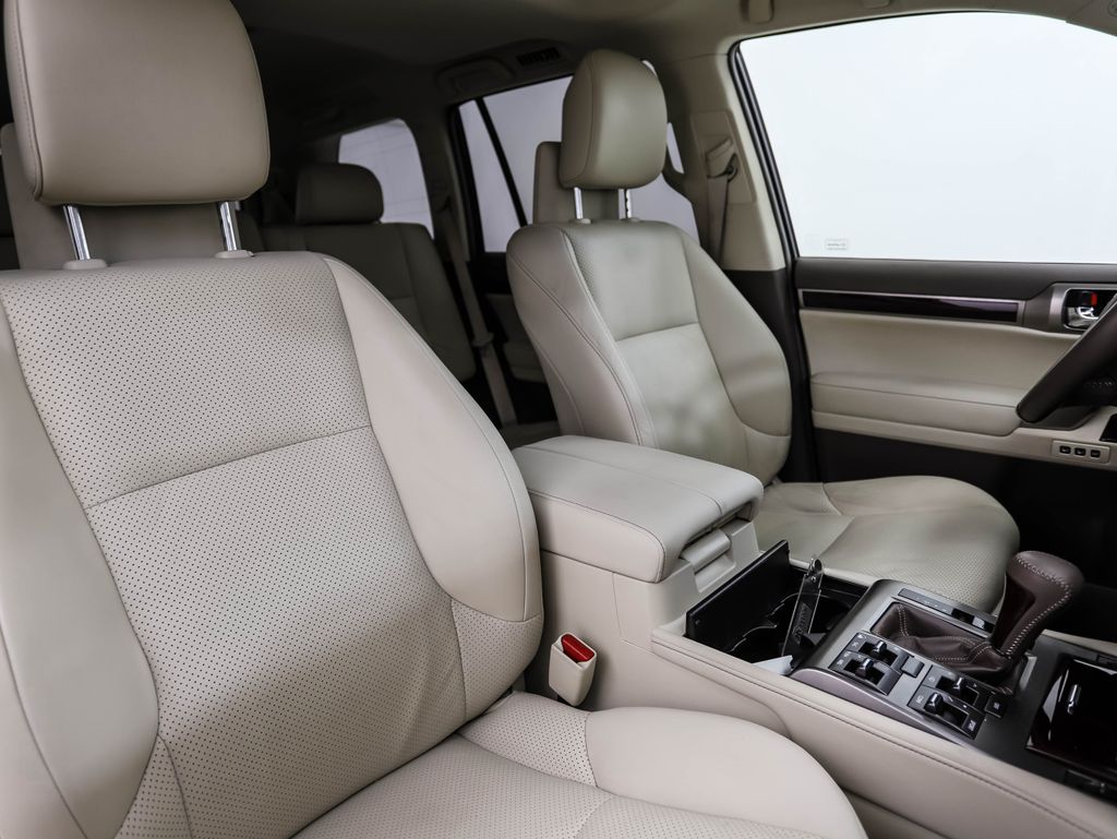 2014 Lexus GX 460 Luxury 32