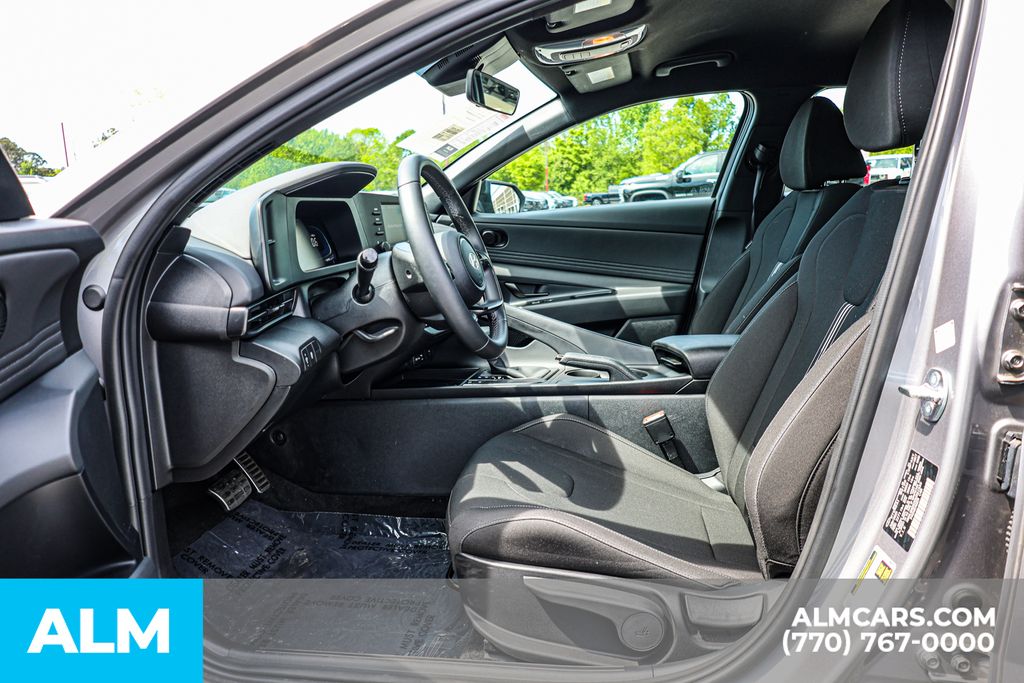 Used 2025 Silver Hyundai SEL Sport image 18