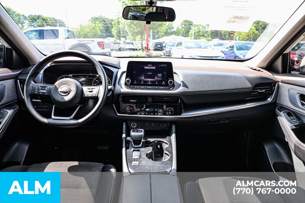 Used 2022 White Nissan SV image 29