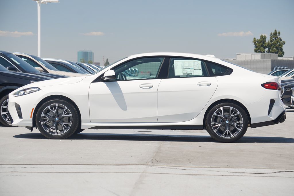 Thumbnail: 2026 BMW 2 Series - 4