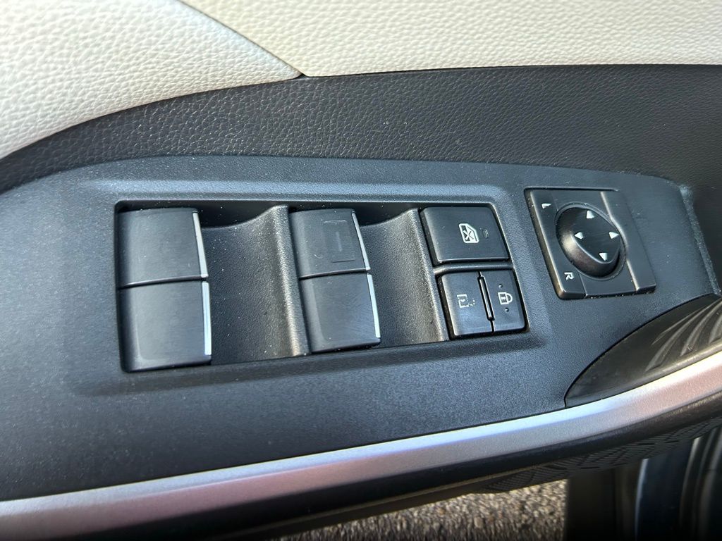 2019 Toyota RAV4 XLE Premium 16